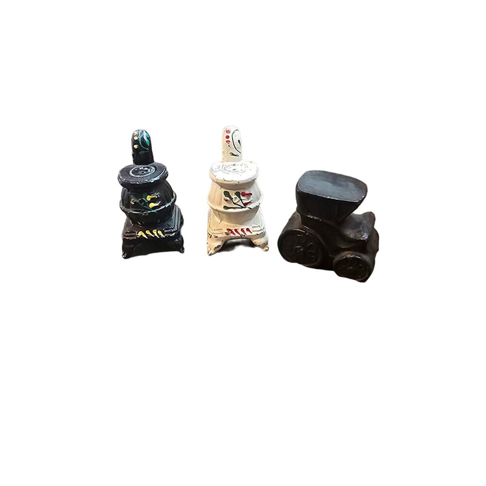 Vtg Die Cast Potbelly Wood Stove Salt and Pepper Shakers / Black & White
